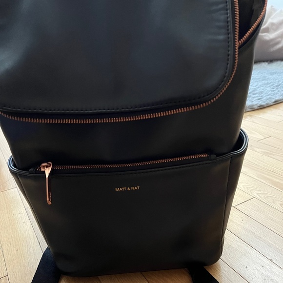Matt & Nat backpack/ handbag - Picture 1 of 3